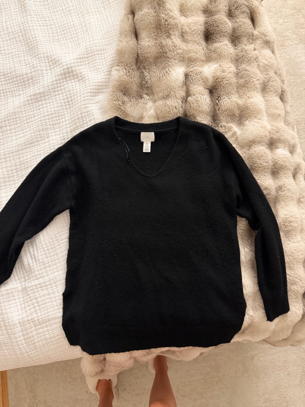 H&M Black V-Neck Women's Sweater